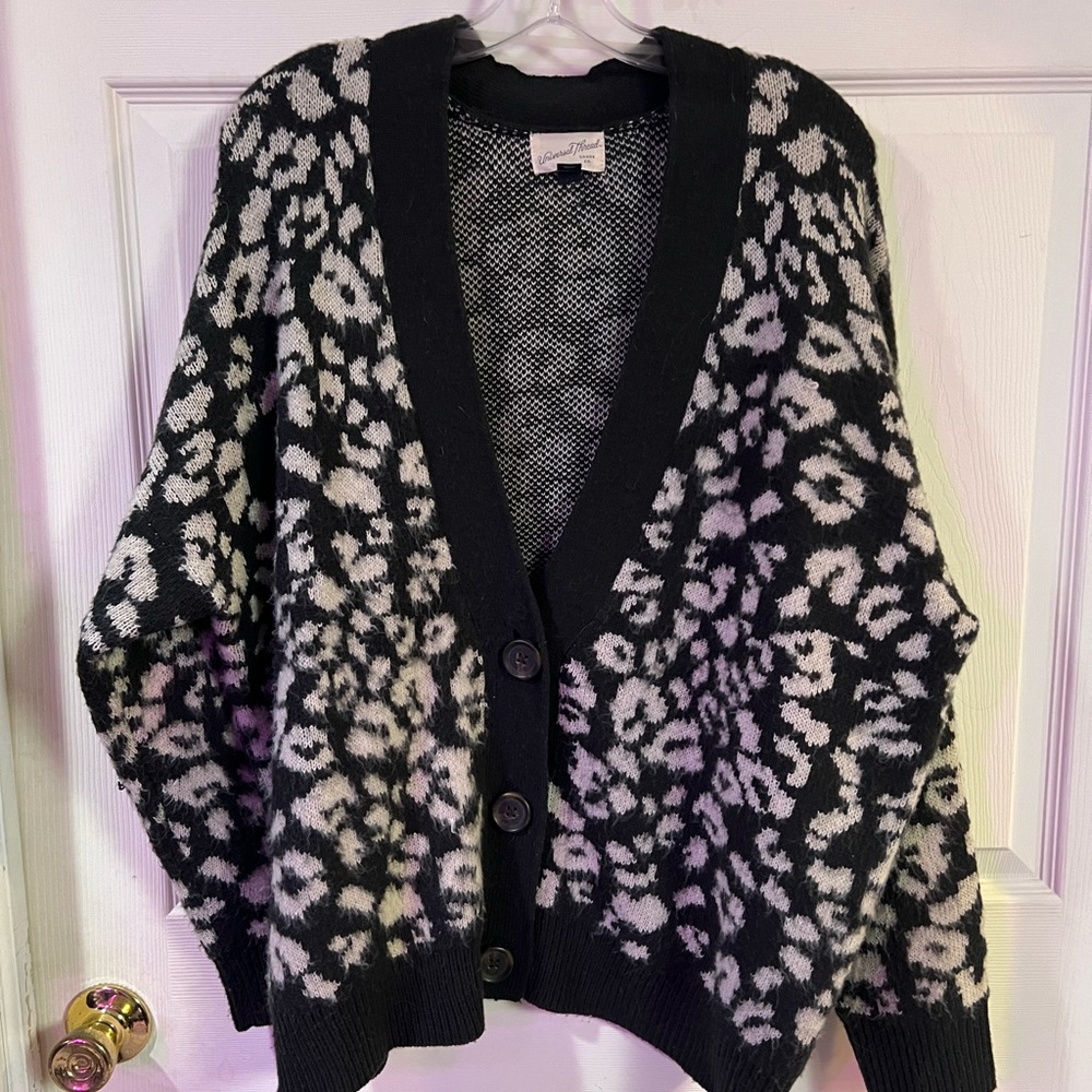 lightly worn leopard print cardigan ✨